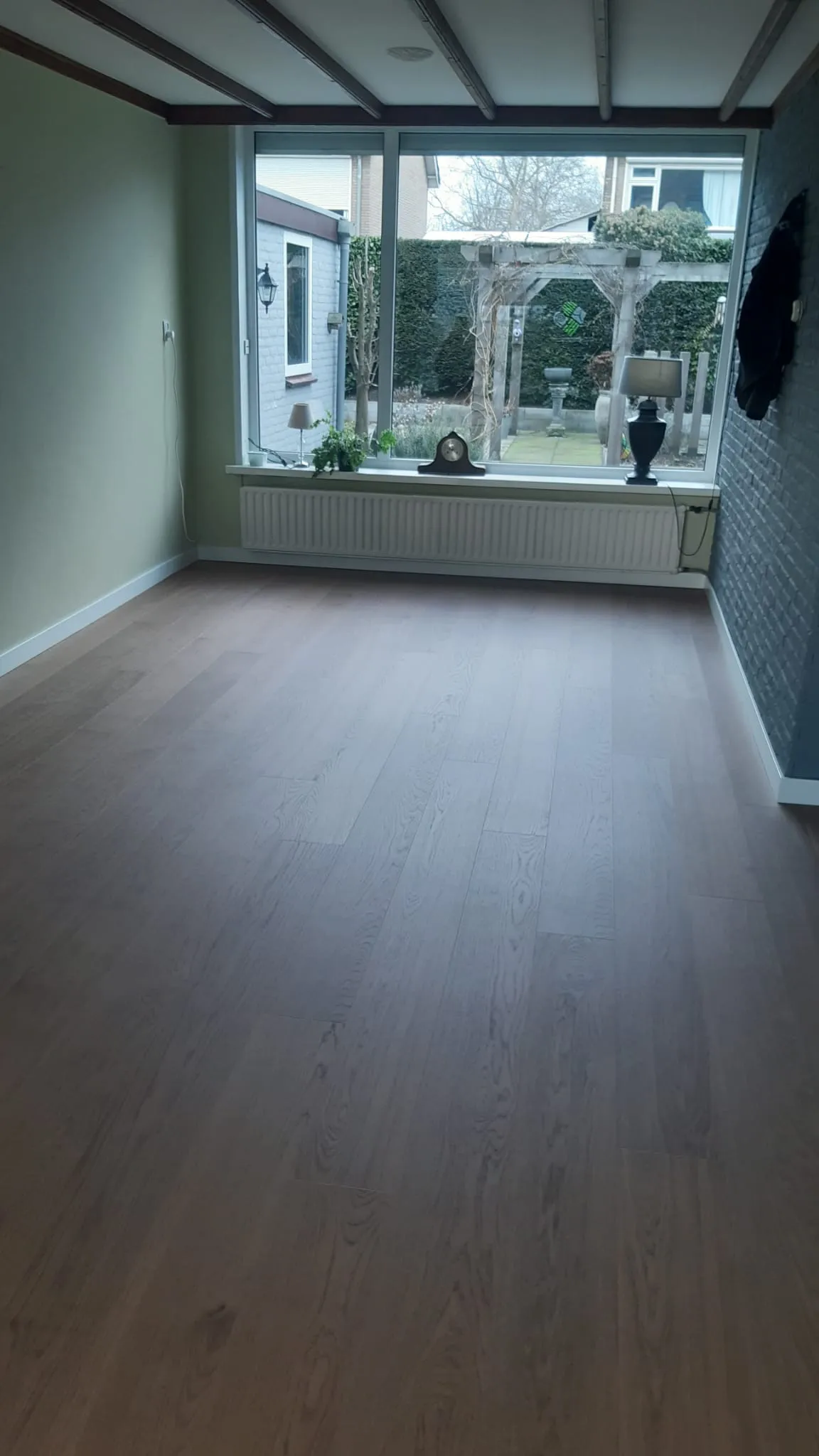 Hardhouten vloer hal